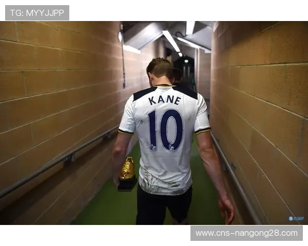 热刺凯恩转会传闻再起，拜仁巴黎展开争夺