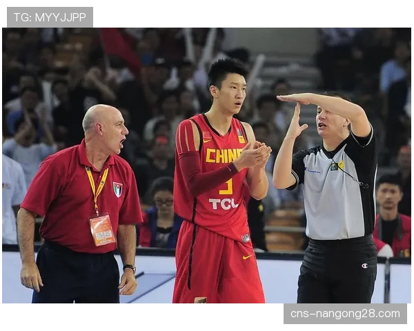 加州某业余联赛发生冲突事件，起因是对低位防守中“沉肩”动作的争议判罚