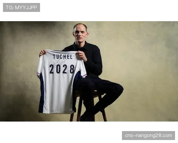 场边镜头：图赫尔与安切洛蒂在教练席进行激烈战术交流